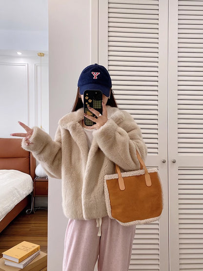 Manteau court en fourrure synthétique