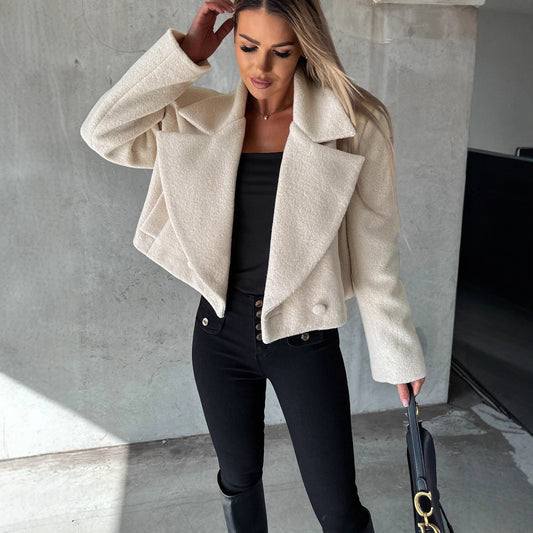 Manteau court oversize tendance en laine