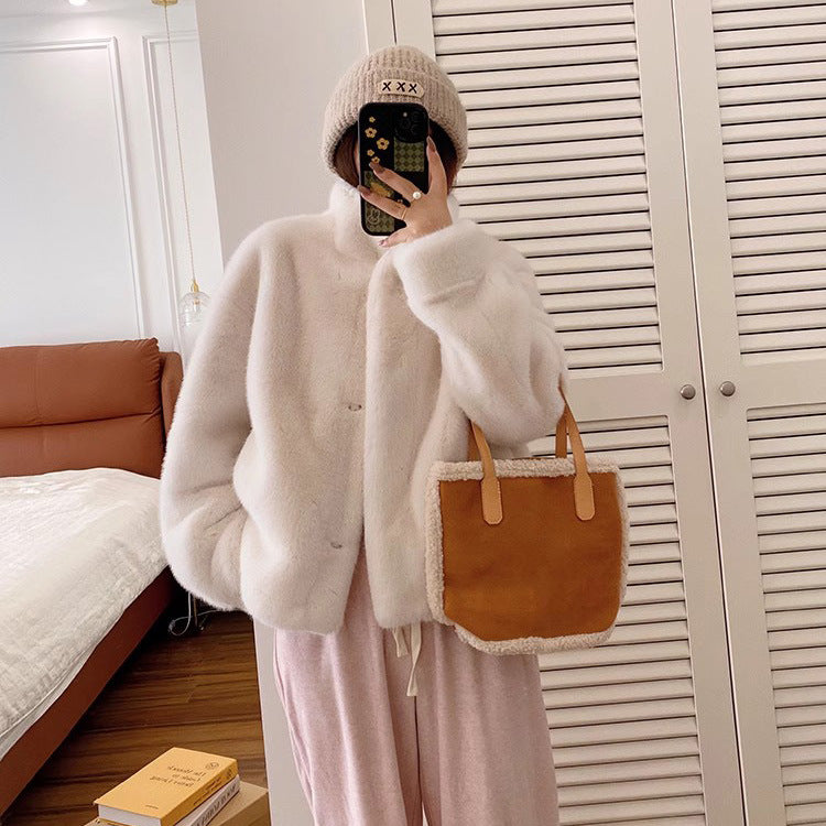 Manteau court en fourrure synthétique