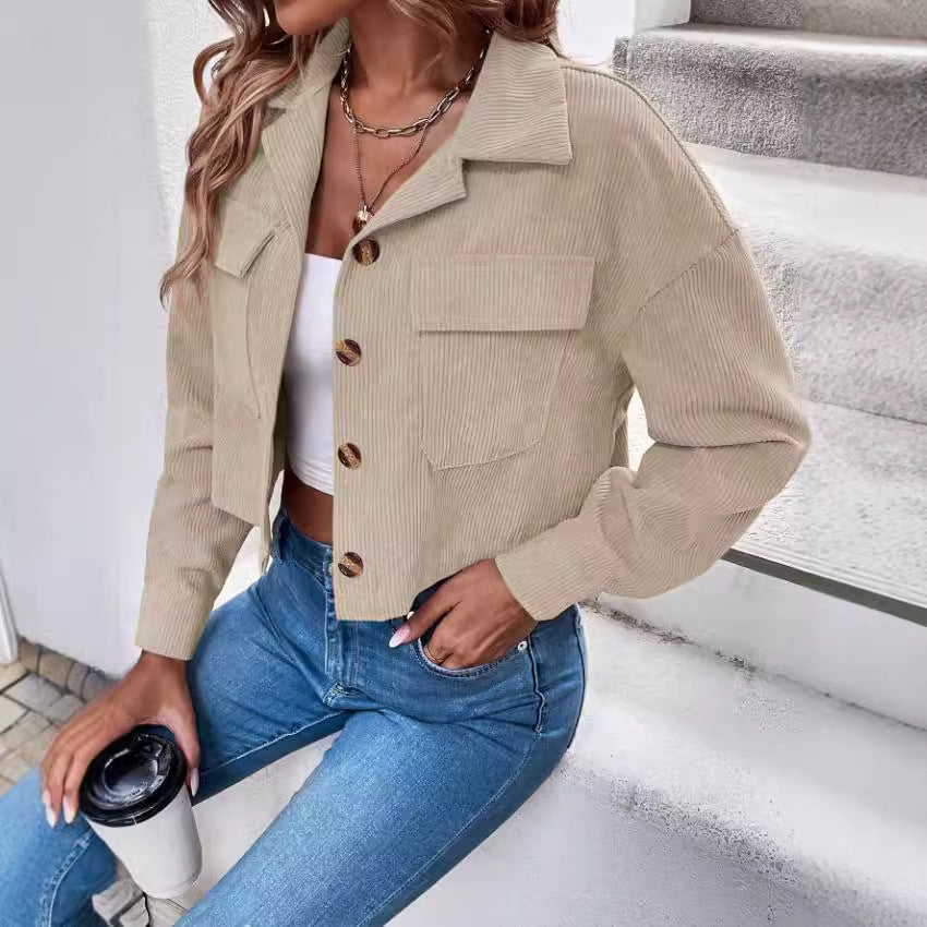 Veste courte en velours côtelé à boutons