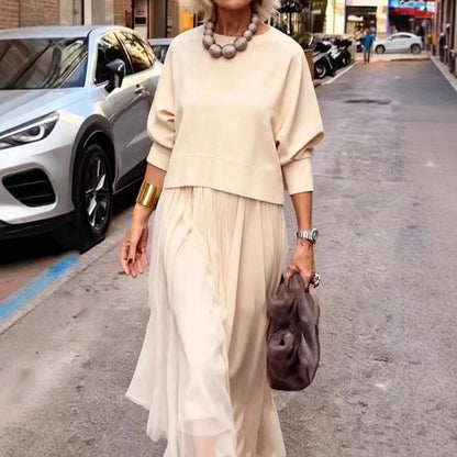 Ensemble composé d'un col rond en tricot uni et d'une robe longue