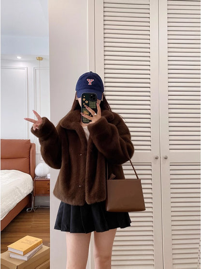 Manteau court en fourrure synthétique