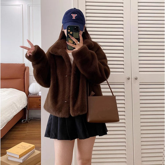 Manteau court en fourrure synthétique