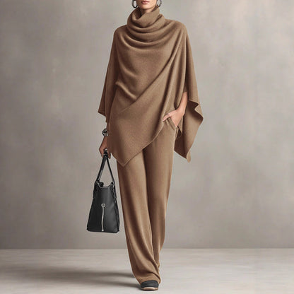 Ensemble deux pièces  d'un haut cape et d'un pantalon large