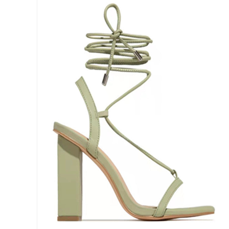 Sandales à Talon Carré Lacées